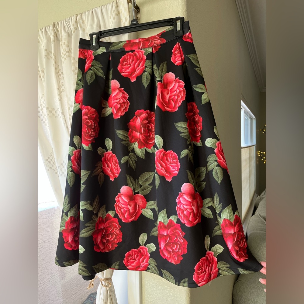 Red Roses Skirt - Picture 4 of 8